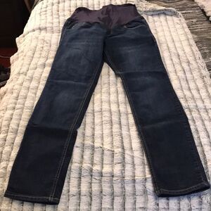 Old Navy maternity skinny jeans